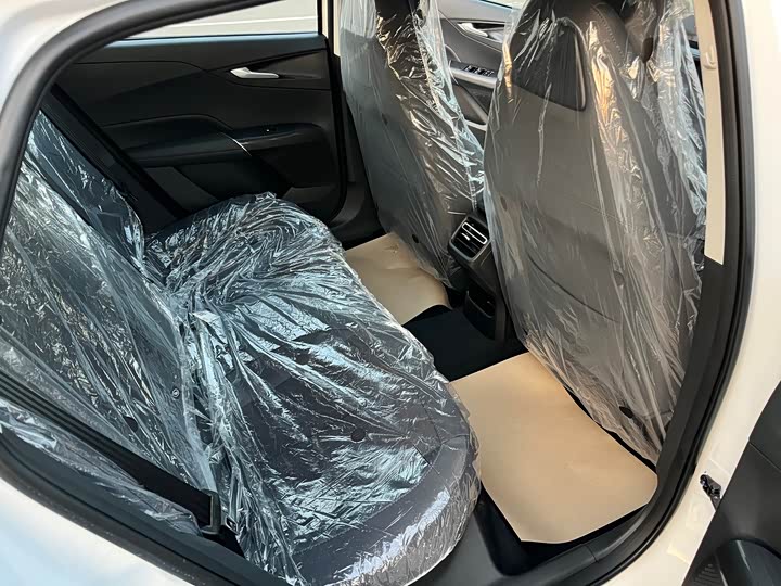 Фото 13 - Changan Eado EV