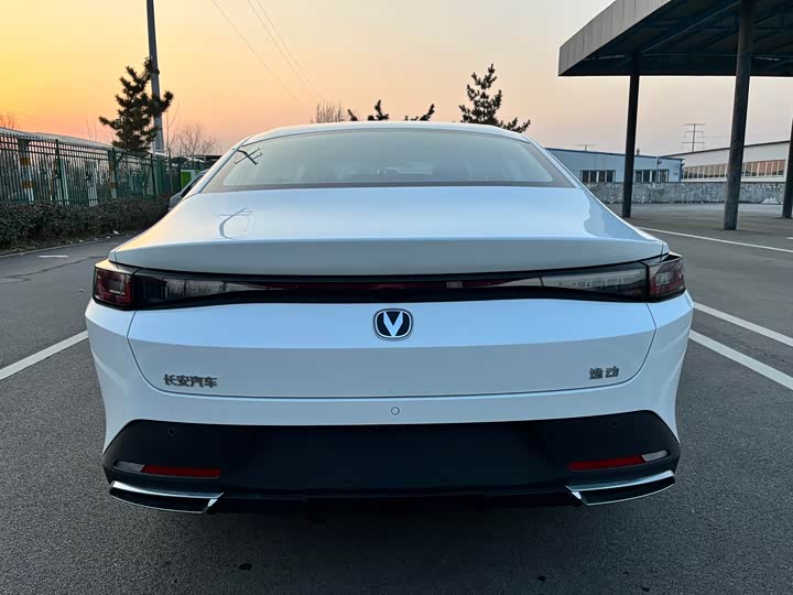 Фото 18 - Changan Eado EV