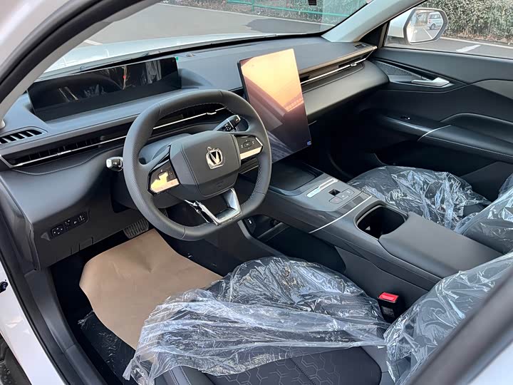 Фото 8 - Changan Eado EV