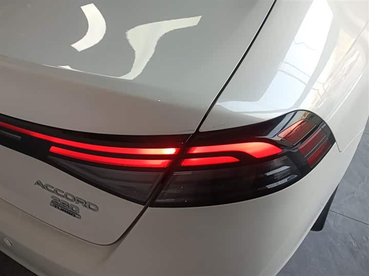 Фото 8 - Honda Accord