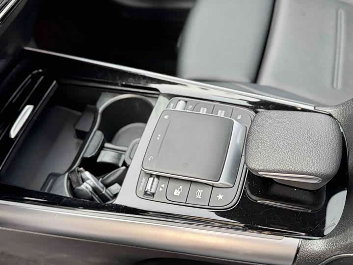 Фото 10 - Mercedes-Benz GLA-Class