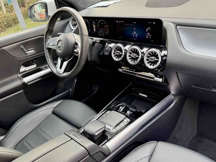 Фото 12 - Mercedes-Benz GLA-Class