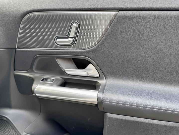 Фото 13 - Mercedes-Benz GLA-Class