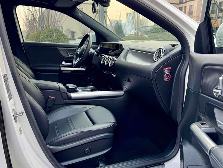 Фото 14 - Mercedes-Benz GLA-Class