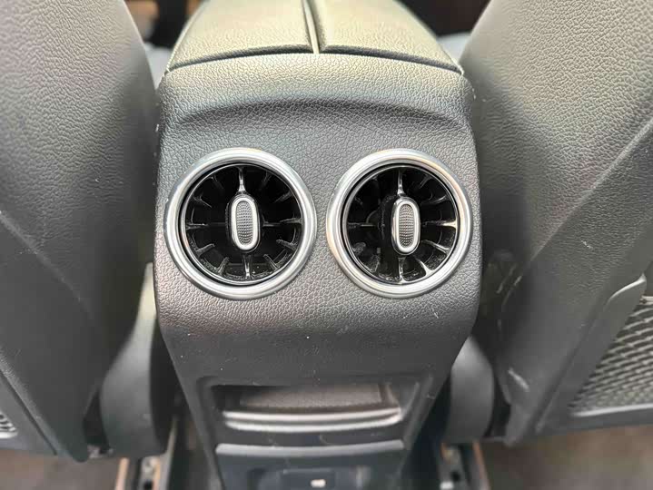 Фото 16 - Mercedes-Benz GLA-Class