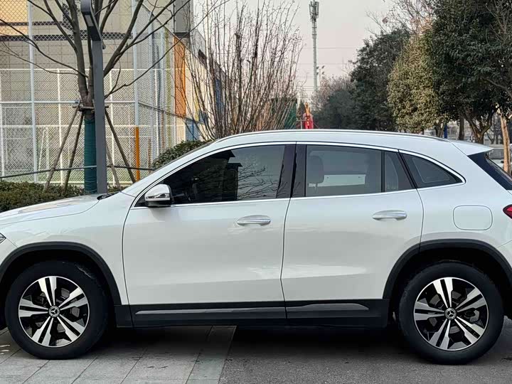 Фото 4 - Mercedes-Benz GLA-Class