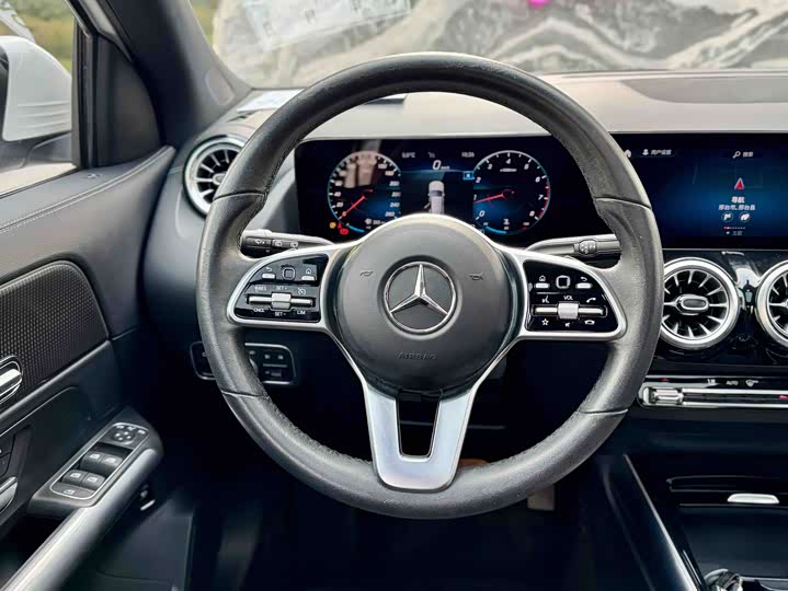 Фото 8 - Mercedes-Benz GLA-Class