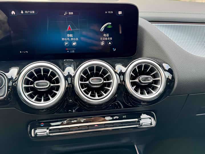 Фото 9 - Mercedes-Benz GLA-Class