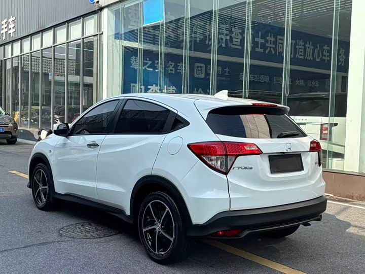 Фото 9 - Honda Vezel