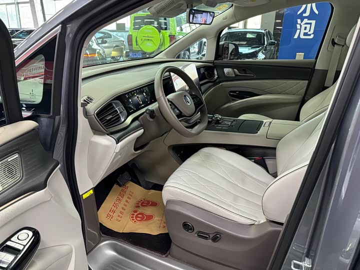 Фото 4 - Denza D9