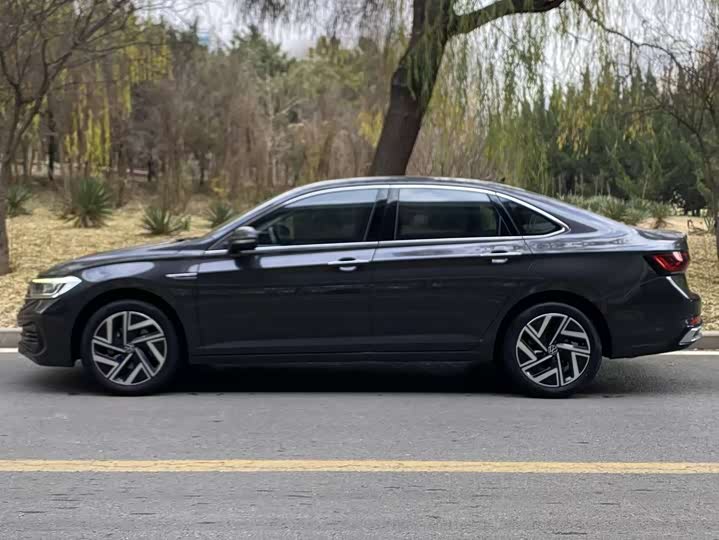 Фото 3 - Volkswagen Sagitar L