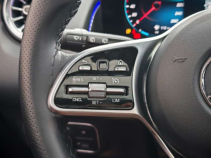 Фото 16 - Mercedes-Benz GLB-Class