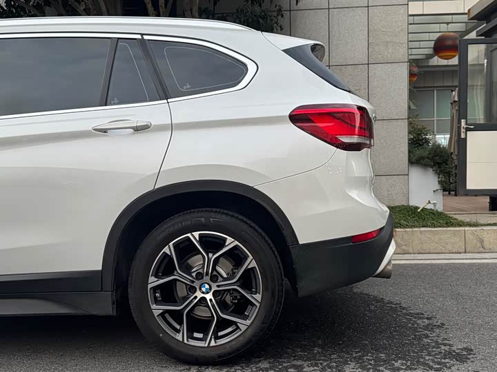 Фото 10 - BMW X1