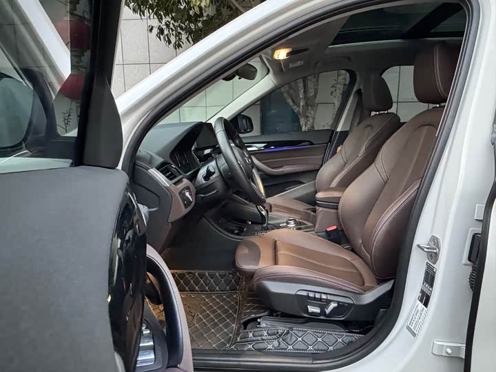 Фото 11 - BMW X1