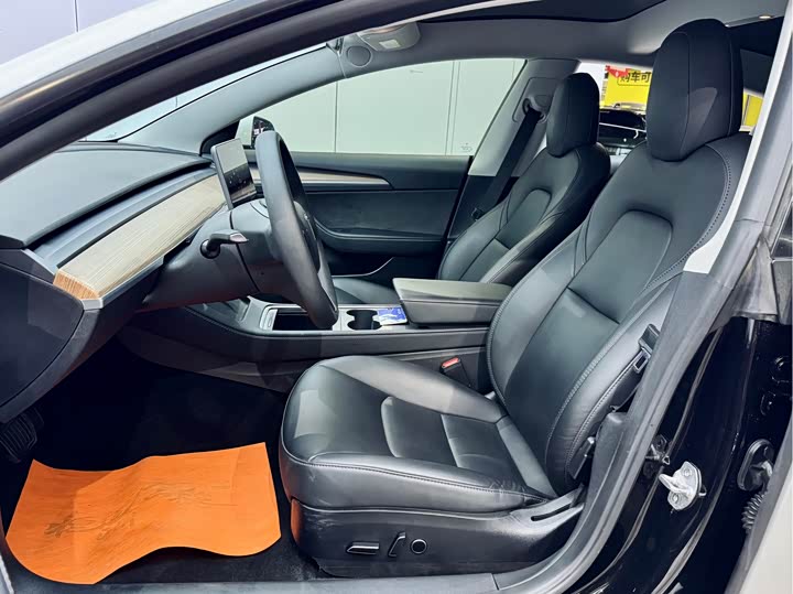 Фото 10 - Tesla Model 3