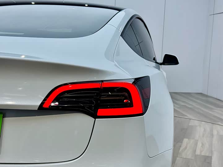 Фото 25 - Tesla Model 3