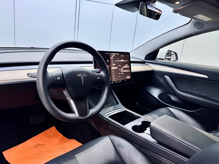 Фото 9 - Tesla Model 3