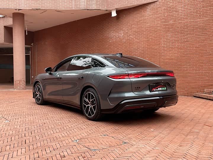 Фото 4 - BYD Han L