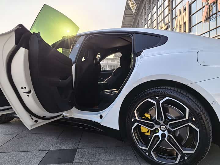 Фото 12 - Xiaomi SU7