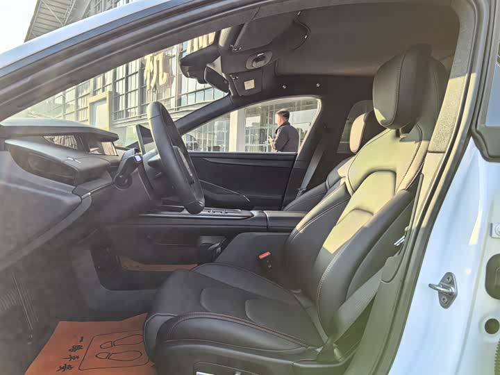 Фото 13 - Xiaomi SU7