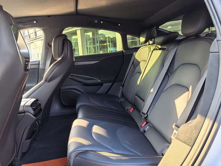 Фото 8 - Xiaomi SU7