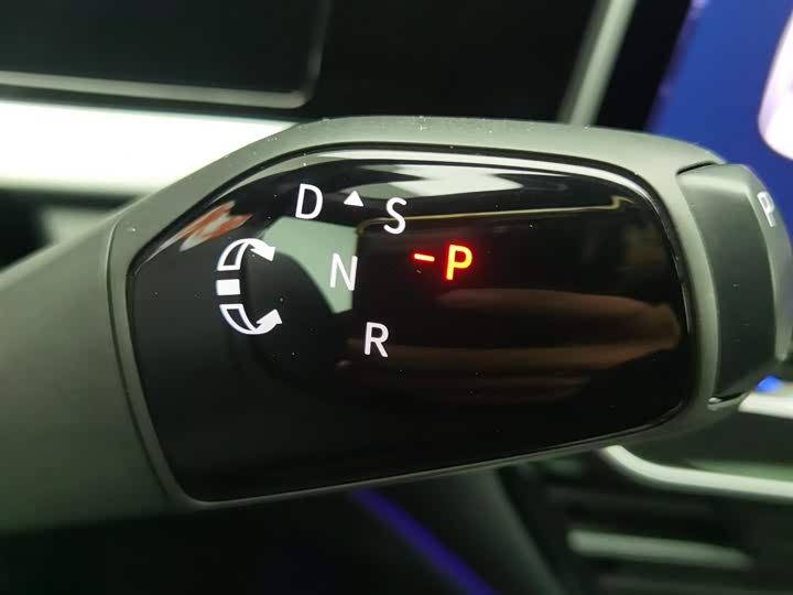 Фото 13 - Volkswagen Passat