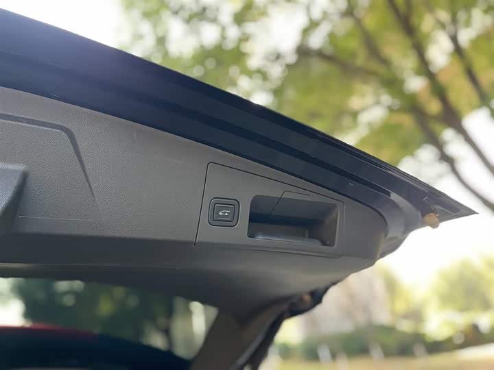 Фото 10 - Cadillac XT5