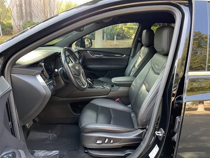 Фото 13 - Cadillac XT5