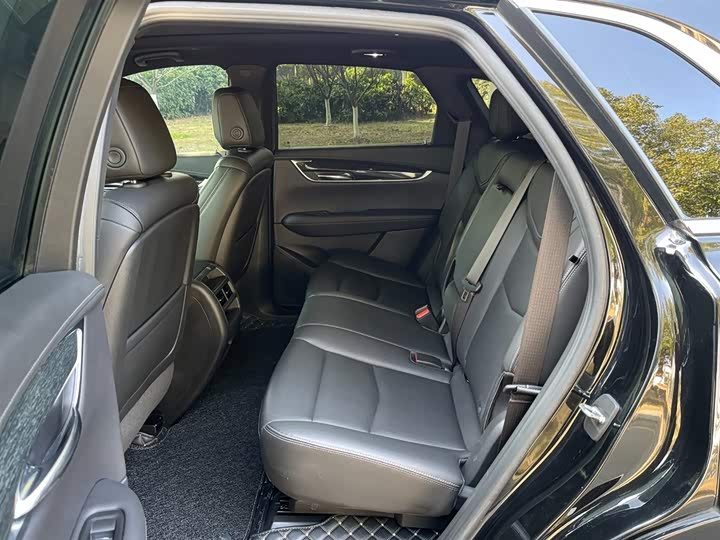 Фото 14 - Cadillac XT5