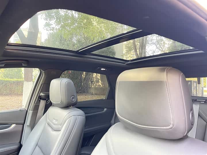 Фото 15 - Cadillac XT5