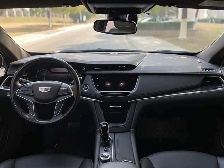 Фото 16 - Cadillac XT5