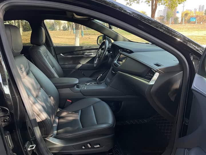 Фото 17 - Cadillac XT5