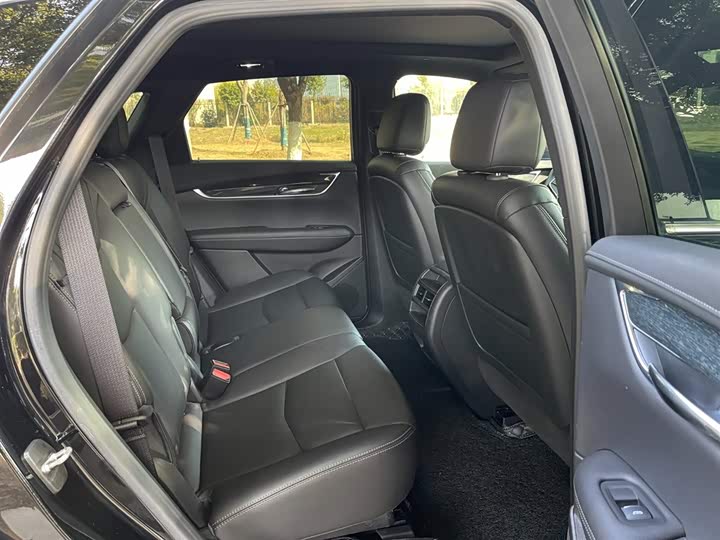 Фото 18 - Cadillac XT5