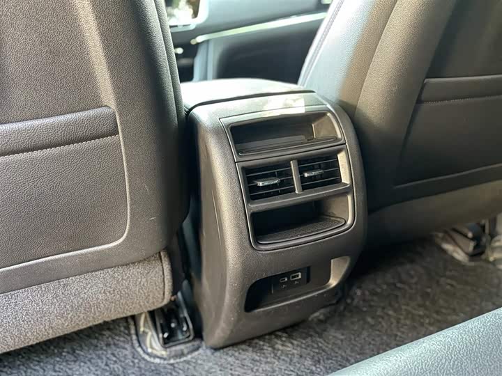 Фото 22 - Cadillac XT5