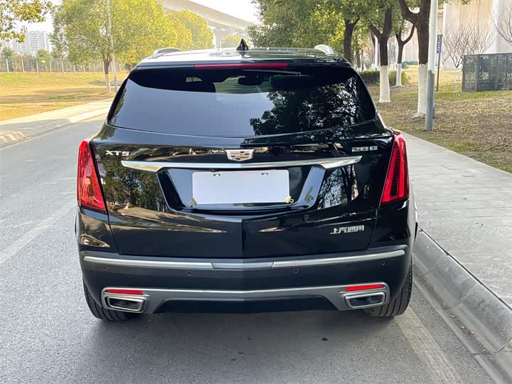 Фото 6 - Cadillac XT5