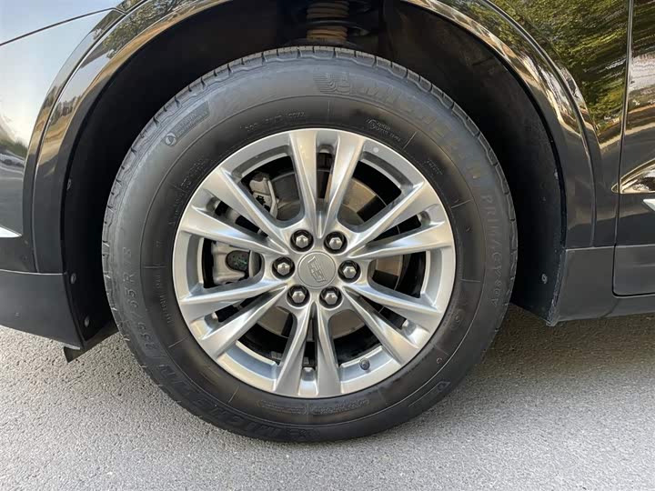 Фото 8 - Cadillac XT5