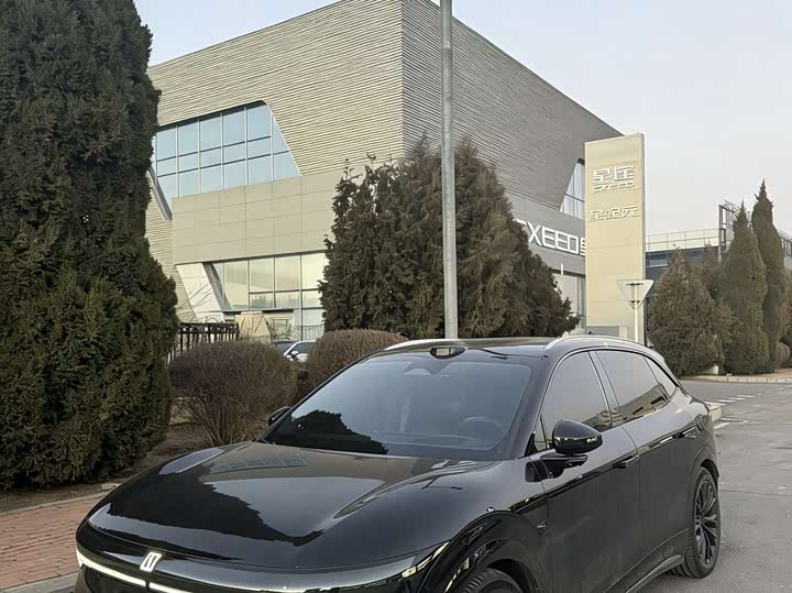 Фото 1 - Zeekr 7X