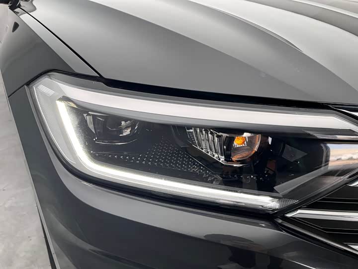 Фото 10 - Volkswagen Sagitar L