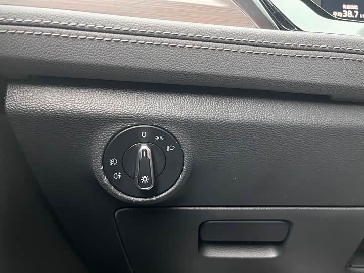 Фото 12 - Volkswagen Sagitar L