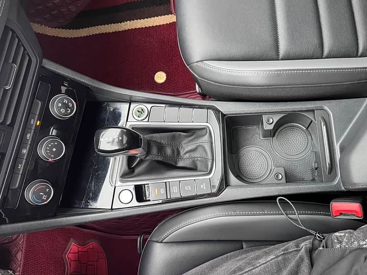 Фото 15 - Volkswagen Sagitar L