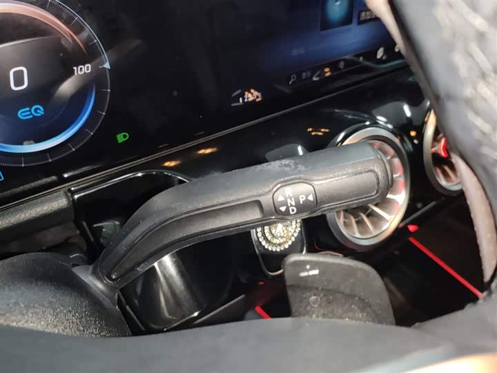 Фото 14 - Mercedes-Benz EQA