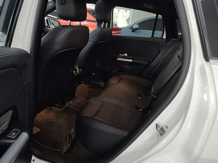 Фото 17 - Mercedes-Benz EQA