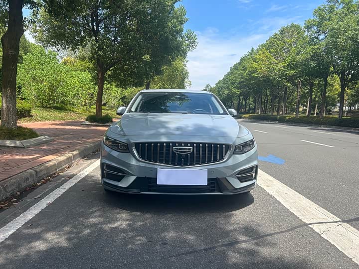 Фото 2 - Geely Preface