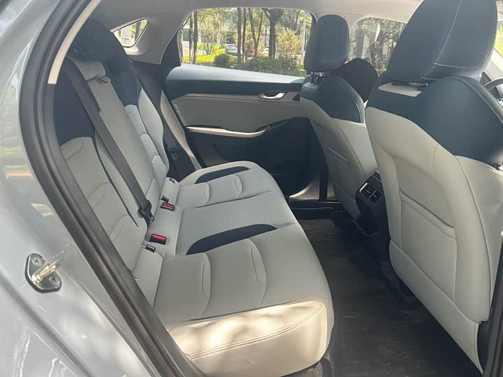 Фото 6 - Geely Preface