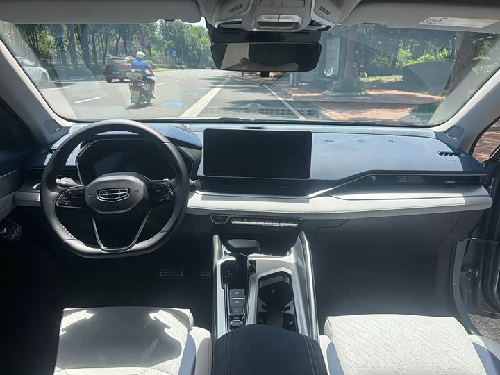 Фото 7 - Geely Preface