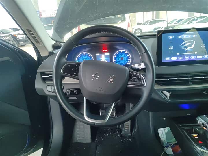 Фото 11 - Hongqi E-QM5