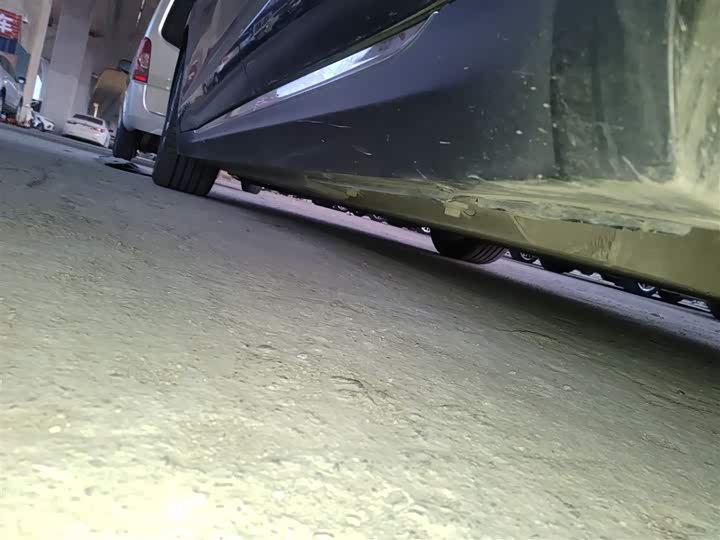 Фото 22 - Hongqi E-QM5