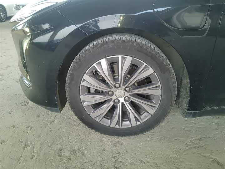 Фото 23 - Hongqi E-QM5