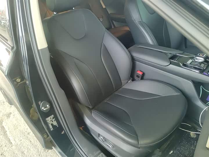 Фото 25 - Hongqi E-QM5