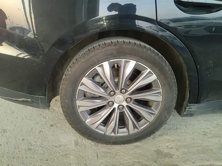 Фото 26 - Hongqi E-QM5